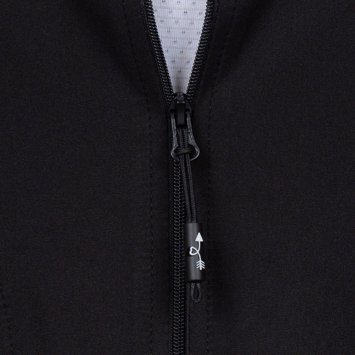 Zavate_AvaTherese_2022_black_detail